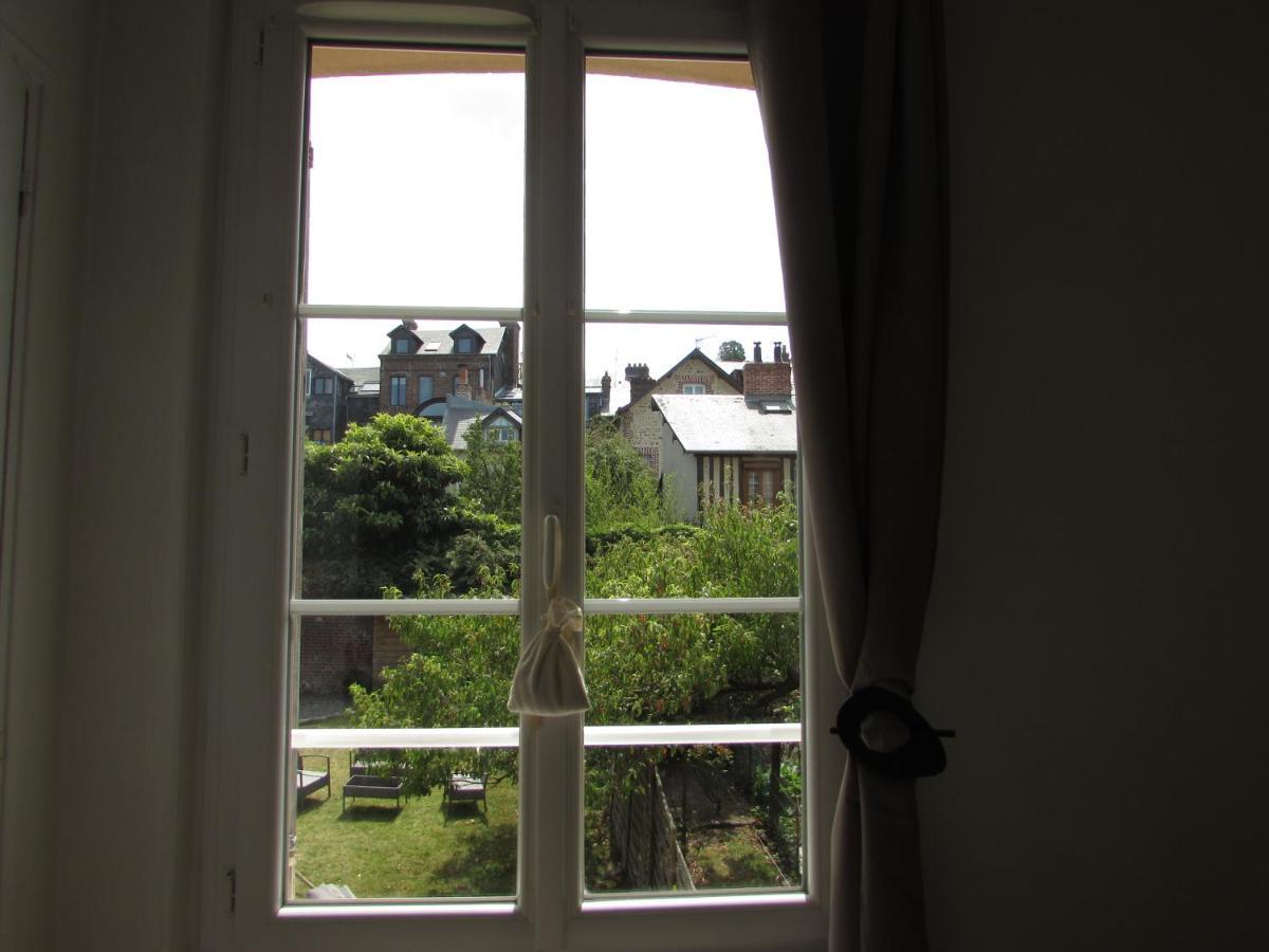 Les Gites De Claire Honfleur Eksteriør billede